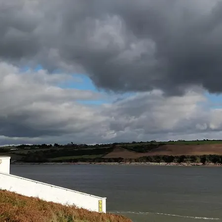 Konukevi Avonmore House Guest 4*