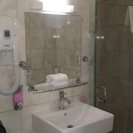 Avonmore House Guest بيت ضيافة يوغال