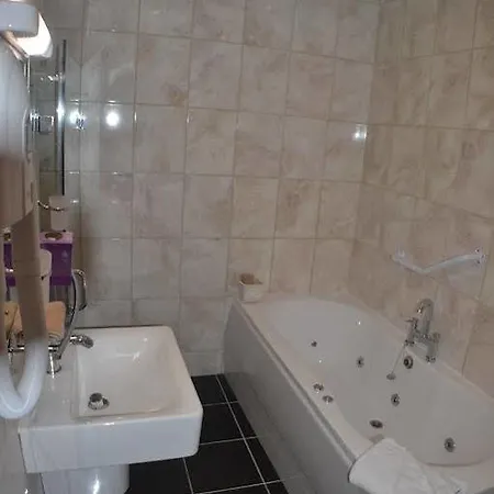 Avonmore House Guest Konukevi 4*